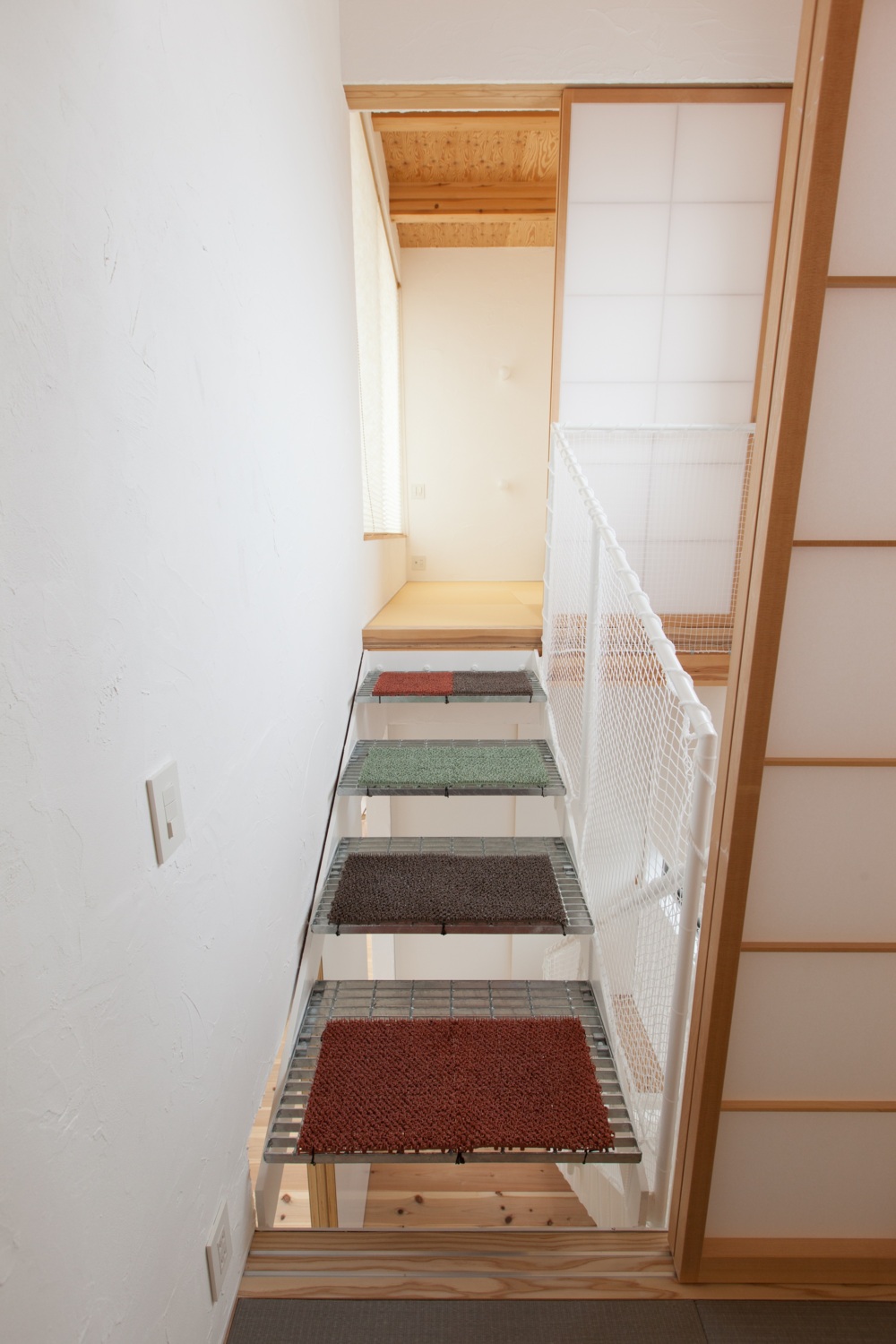 静岡県浜松市H邸階段中段から上段へ