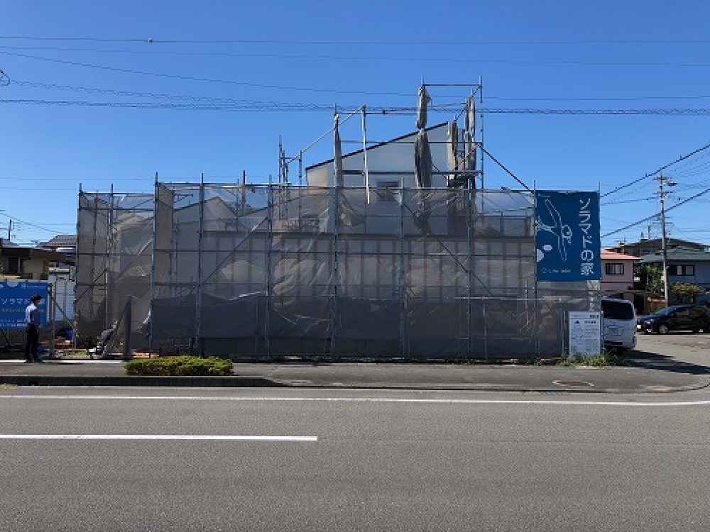 与惣次のソラマド外壁板張り