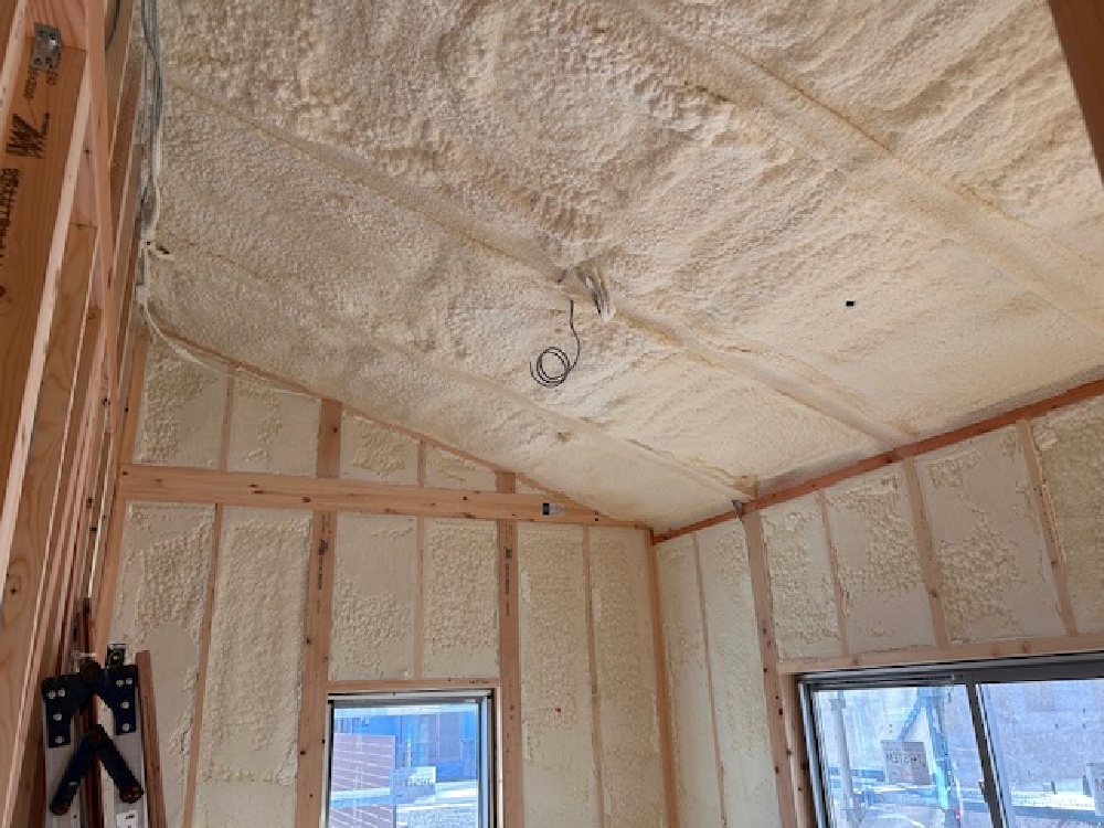 焼津市大村のソラマド断熱材吹付