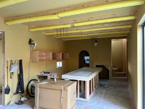 沓谷K様邸コの字型キッチン制作中